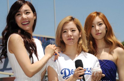 Tae Yeon dan Tiffany SNSD Nyanyi Lagu Kebangsaan di Stadion Los Angeles