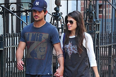 Taylor Lautner Makin Mesra Gandeng Pacar Barunya