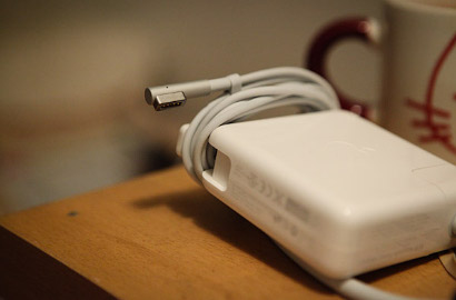 Apple Tawarkan Charger Lebih Murah Demi Hindari Pengguna Tewas Kesetrum