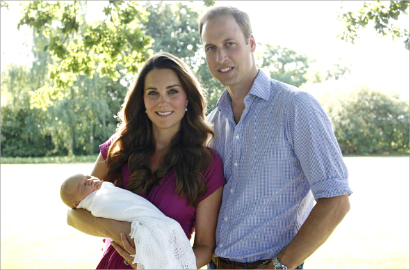 Inilah Foto Pertama Kate dan Pangeran William Bersama Putranya