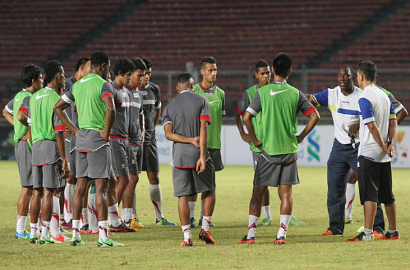 Pelatih Jacksen Berburu Materi untuk Laga Indonesia vs China