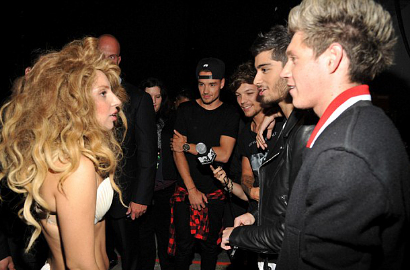 Lady GaGa Bela 1D Saat Disoraki di MTV VMAs 2013
