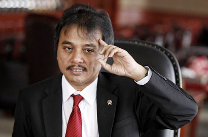 Berniat Heroik, Menpora Roy Suryo Malah Lupa Lirik 'Indonesia Raya'