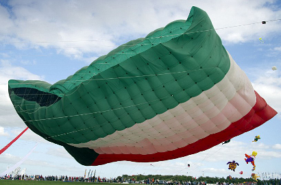 Kuwait Pamer Layangan Terbesar Sedunia di Festival Bristol