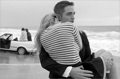 Robert Pattinson Mesra dengan Cewek Perancis di Iklan Dior