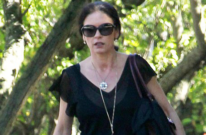 Catherine Zeta-Jones Merokok dan Terlihat Kurus Usai Pisah dengan Michael
