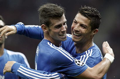 Cristiano Ronaldo Peluk Gareth Bale Usai Bantu Cetak Gol di Liga Champions