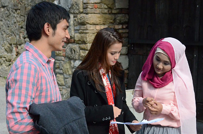 Fatin Semangat Syuting Film di Eropa Bareng Acha Septriasa