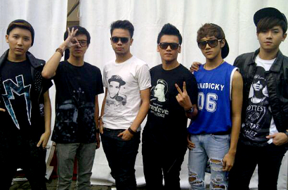 SMASH Masih Nyaman Tampil Berenam