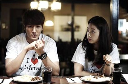 Manisnya Lee Min Ho dan Park Shin Hye Pakai Kaos Couple di 'Heirs'
