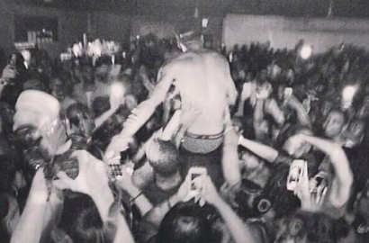 Justin Bieber Digendong Bodyguard Lagi di Ultah Usher
