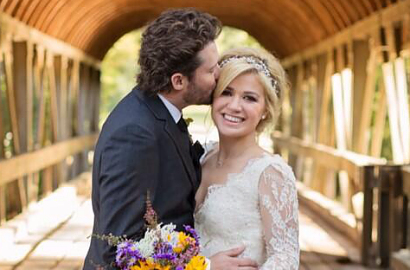 Kelly Clarkson Pamerkan Foto Pernikahannya dengan Brandon Blackstock