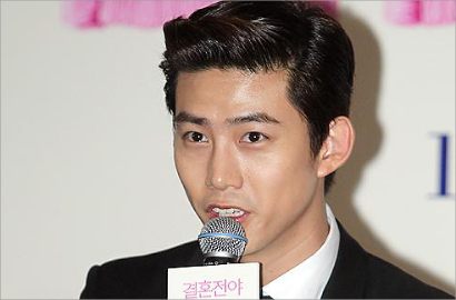 Taecyeon 2PM Ogah Nikah Muda Gara-Gara Bintangi Film 'Marriage Blue'