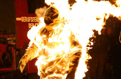 Pria Ini Dibakar Selama 6 Menit Pecahkan Rekor Dunia