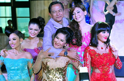 Ray Sahetapy Bisa Punya 6 Istri di 'Eyang Kubur'