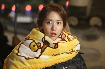 Imutnya Yoona SNSD Kedinginan di Lokasi Syuting
