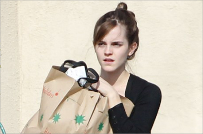 Kecantikan Alami Emma Watson Curi Perhatian Fans