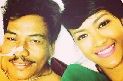 Julia Perez Syok Atas Meninggalnya Sang Ayah