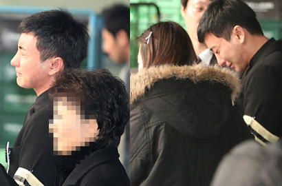 Leeteuk SuJu Menangis di Pemakaman Ayahnya