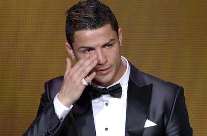 Cristiano Ronaldo Menangis Akhirnya Rebut Gelar Pemain Terbaik Dunia 2013