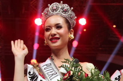 Puteri Indonesia 2014 Elvira Devinamira Tertantang Gantikan Whulandary Herman