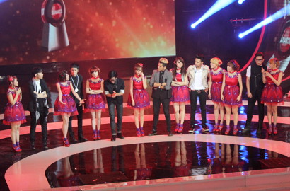SMASH dan Cherry Belle Adu Goyang di Infotainment Awards 2014