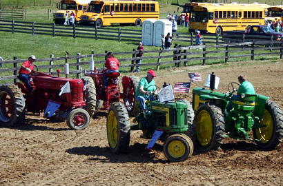 Festival Unik Traktor Menari di Amerika Serikat