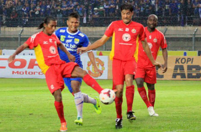 Pelatih Tegur Pemain Persib Usai Kekalahan Perdana di ISL 2014
