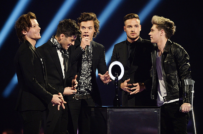 One Direction Sabet Dua Piala BRIT Awards 2014