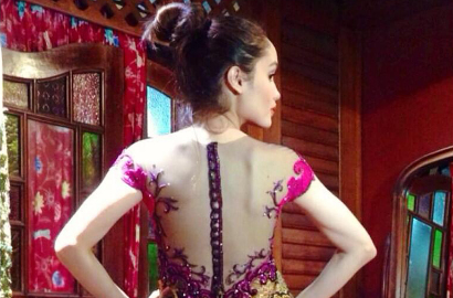 Cinta Laura Pamer Gaun Berkonsep Budaya untuk Acara Oscar 2014