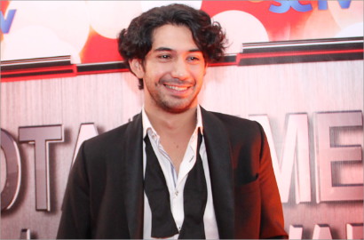 Reza Rahadian Rela Babak Belur Demi 'Pendekar Tongkat Emas'