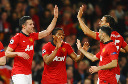 MU ke Perempatfinal, Van Persie dan Giggs Banjir Pujian