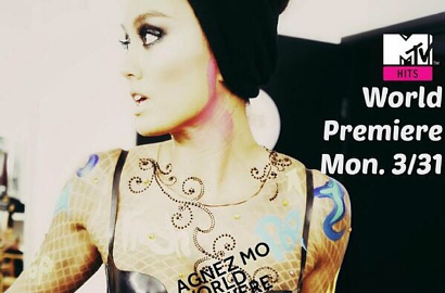 Agnes Monica Umumkan Jadwal Premiere Video Musik 'Coke Bottle'
