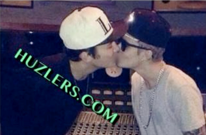 Heboh Foto Palsu Justin Bieber dan Austin Mahone Ciuman Beredar