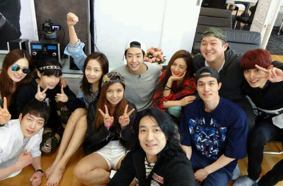 Inilah Foto Perdana Chanyeol EXO dan Park Bom 2NE1 di 'Roommate'