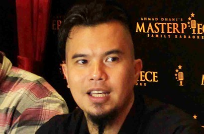 Ahmad Dhani Sempat Pamerkan Jari Tengah Setelah Nyoblos