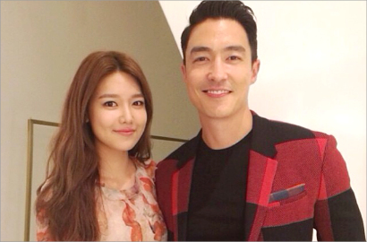 Sooyoung 'Goda' Jessica dengan Pamer Foto Bareng Daniel Henney