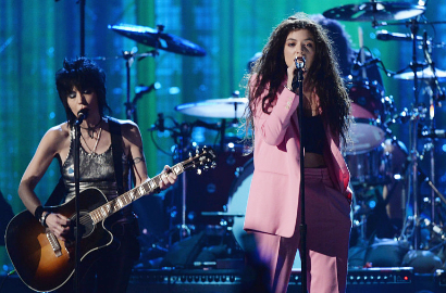 Lorde Wakili Kurt Cobain Nyanyi Bareng Nirvana di Hall of Fame