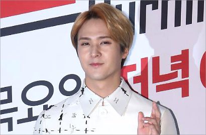 Dongwoon Beast Ungkap Jun Hyung Pernah Cium Bibirnya