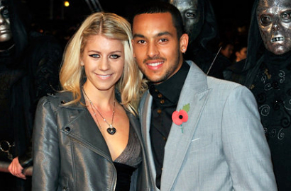 Fans Ucapkan Selamat Theo Walcott Resmi Jadi Ayah