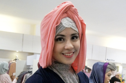 Risty Tagor Makin Serius Jadi Desainer Busana Muslim