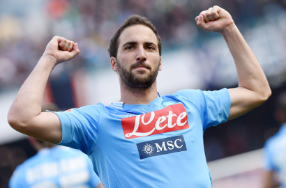 Gonzalo Higuain Patahkan Catatan Gol Diego Maradona di Napoli