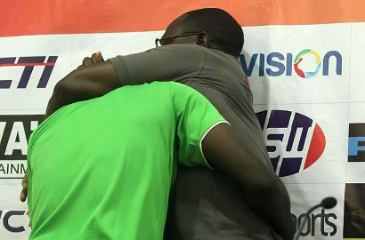 Jacksen F Tiago Nyaris Adu Jotos dengan Greg Nwokolo