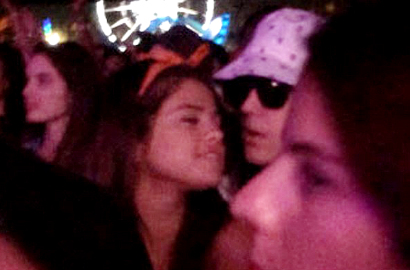 Foto Justin Bieber dan Selena Gomez Jalan Bareng di 'Coachella' Beredar