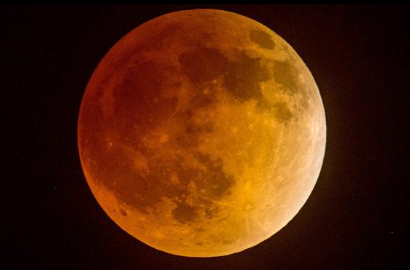 Indahnya Fenomena Gerhana Bulan Merah Darah
