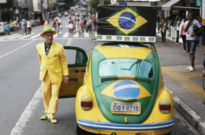 Pria Brazil Hanya Kenakan Baju Warna Nasional Selama 20 Tahun