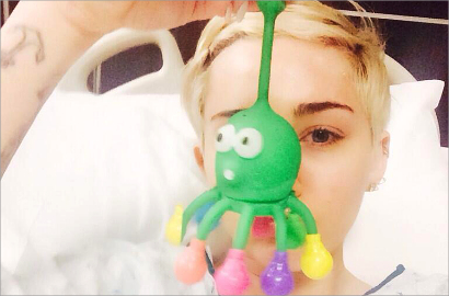 Miley Cyrus Depresi Hadapi Kematian Anjing dan Terancam Kena Stroke