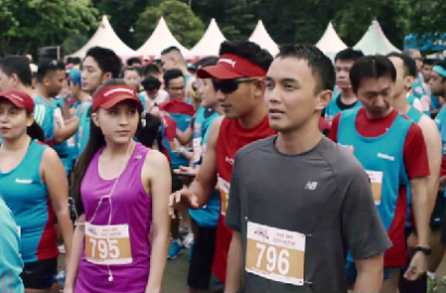 Dimas Aditya dan Olivia Jensen Berlari Bersama di Trailer 'Mari Lari'