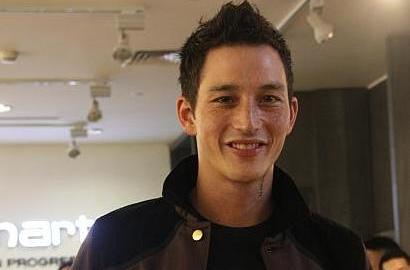 Lama Jomblo, Mike Lewis Akui Belum Temukan Yang Sreg