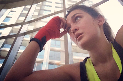 Luna Maya Isi Hari Libur dengan Latihan Muay Thai